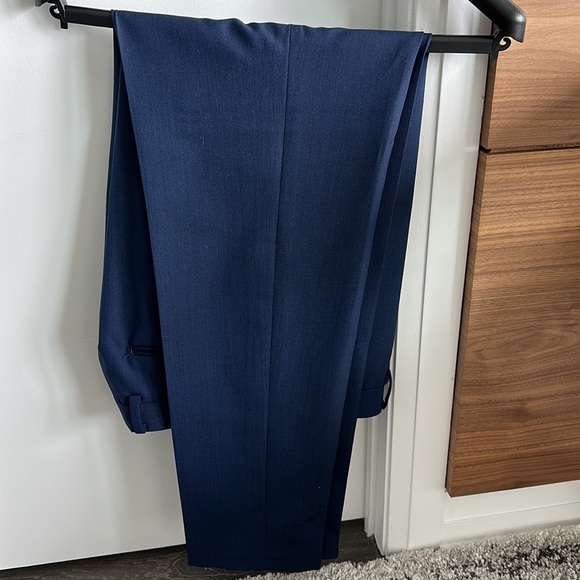 Men’s Navy Calvin Klein Suit 38R - Picture 3 of 5